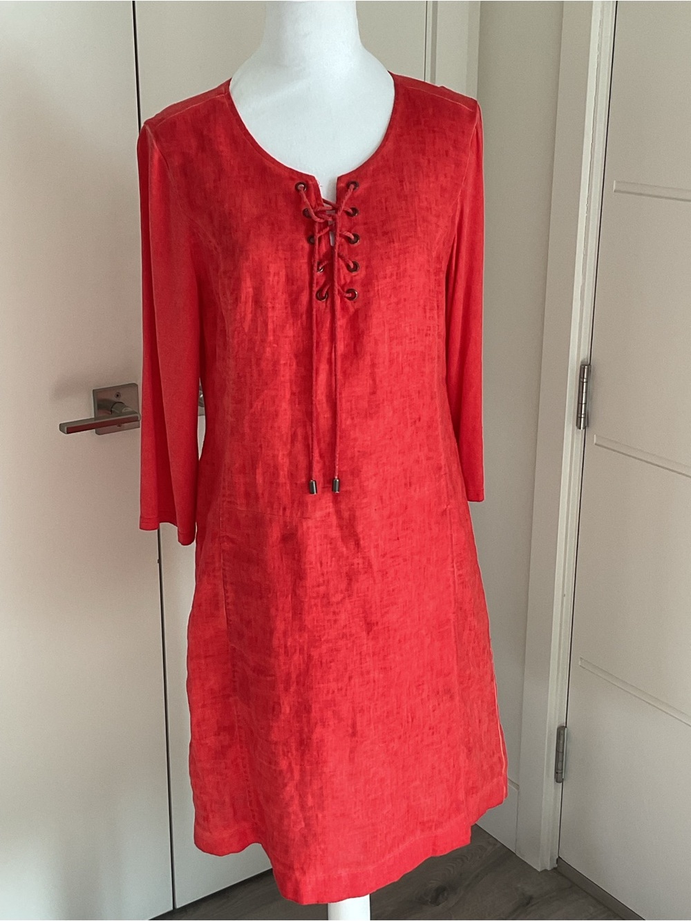 ****YEST****Vibrant Lace-Up Linen Mix Shift Dress with Pockets.